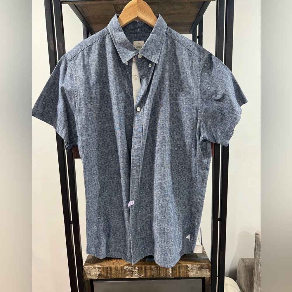 Short-Sleeve Gap button down stylish shirt!